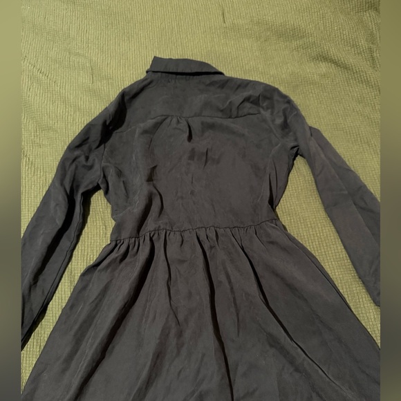 Elegant Black Midi Dress - Picture 3 of 4